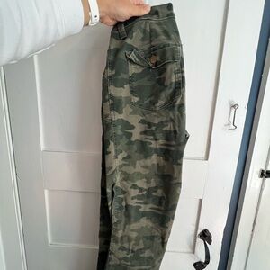 Universal Thread Camo Pant